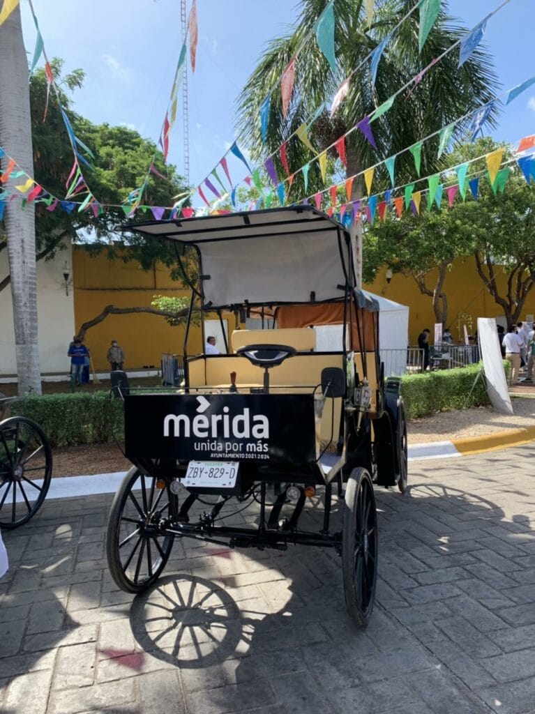 Las flores le dan un toque colonial a las calesas