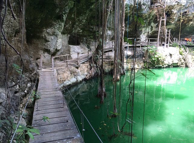 La entrada al cenote Xcanché cuesta $170 pesos y te incluye un chaleco salvavidas, aunque no es obligatorio su uso. 