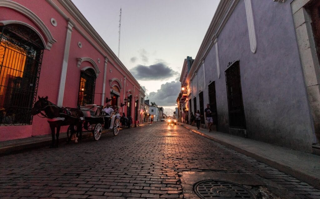 Las calesas embellecan las calles de Mérida