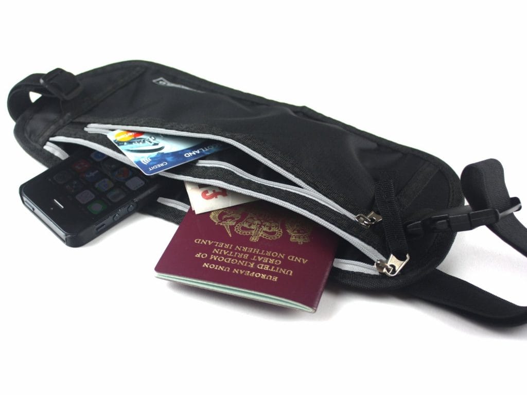 Tener los documentos importantes separados de nuestra mochila nos dará mayor seguridad en caso de sufrir algún robo o percance en nuestro viaje