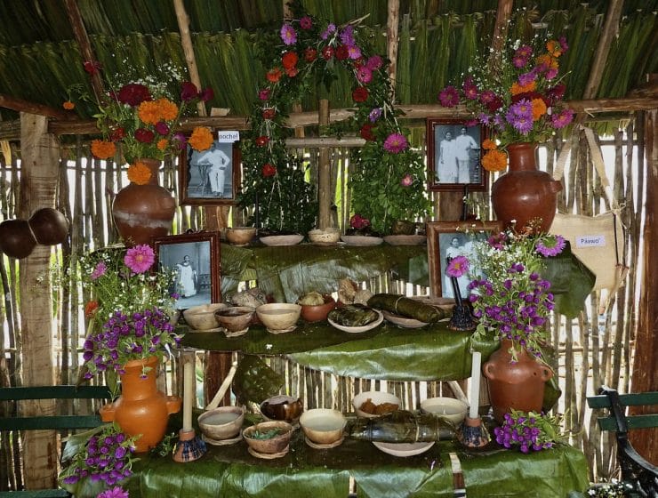 Imagen de una muestra de altares con motivo del Hanal Pixán.- (Hotel Medio Mundo)