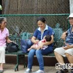 Varias familias acuden de visita al zoológico