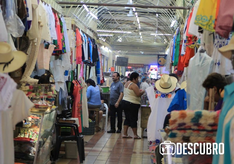 Imágenes del interior del bazar de artesanías "García Rejón"