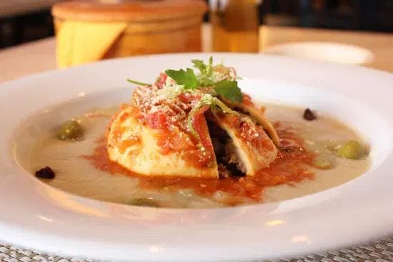 El queso relleno es un tradicional platillo de los más complejos de la cocina yucateca