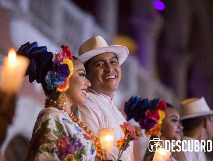 Decenas de trovadores se dieron cita para cantarle "Las mañanitas" a la ciudad de Mérida