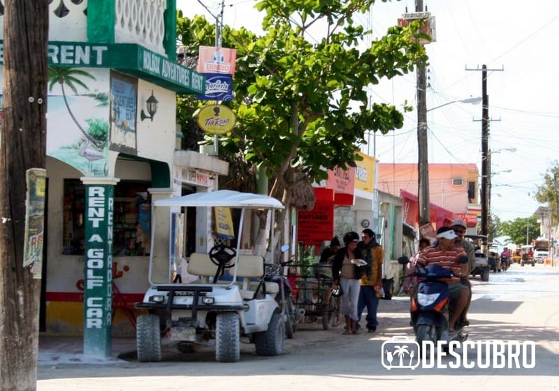 Hay varias formas de llegar a la isla desde Mérida, Cancún y otros puntos del estado de Quintana Roo.