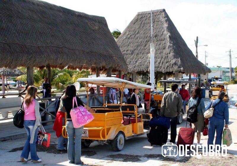 A tan solo 10 minutos en bote se encuentra Isla Pasión. 