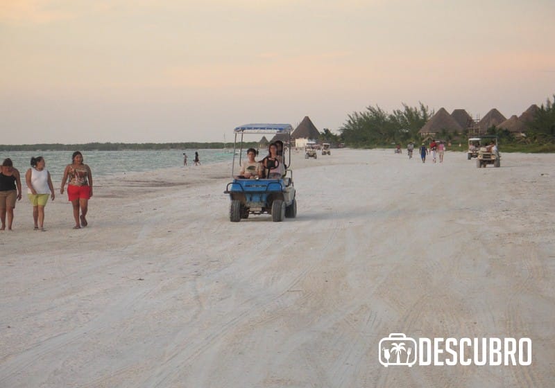 Si visitas este destino en automóvil, éste lo tendrás que dejar en el poblado de Chiquilá