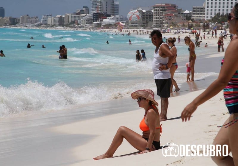 Otro aspecto de la playa en la zona hotelera de Cancún