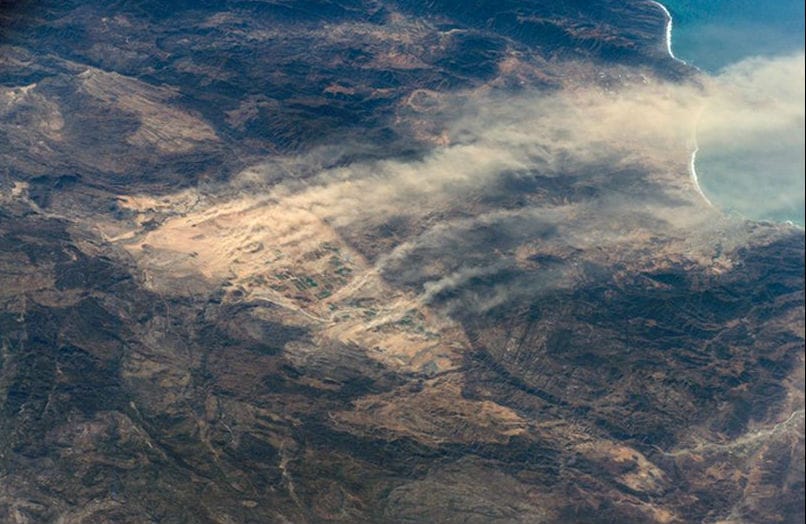 Columnas de polvo en Baja California.- Foto de la NASA