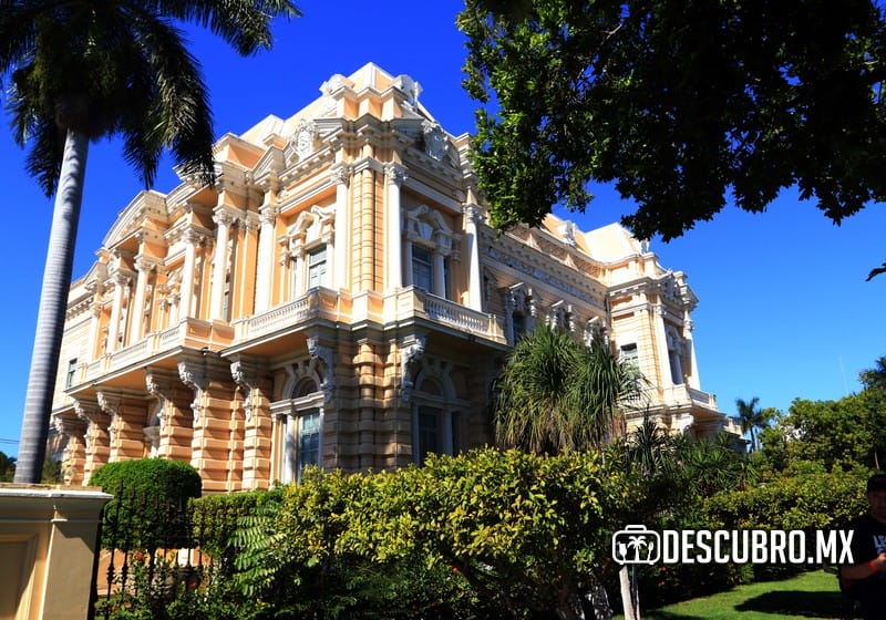 Casonas en el Paseo de Montejo, la principal avenida de Mérida Yucatán 