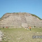 Izamal fue un importante centro religioso maya y hoy en día puedes visitar los sitios arqueológicos de cuatro grandes pirámides que dominan el centro del pueblo