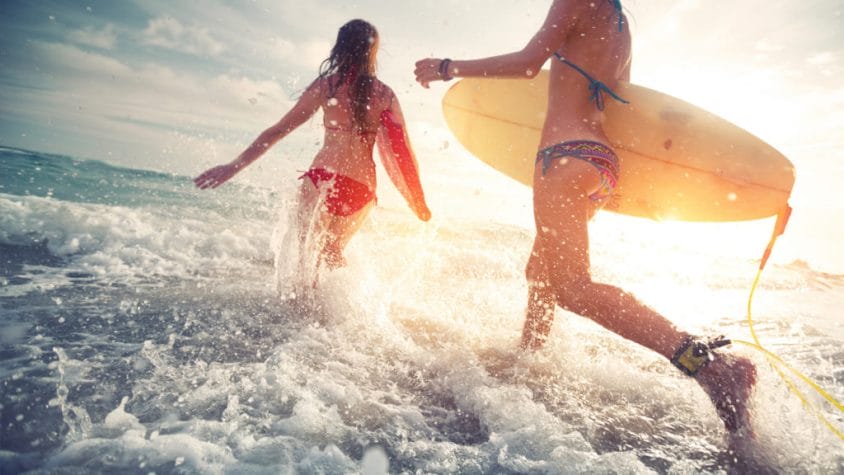 Estos destinos de surf permiten a los viajeros disfrutar de sol y playa para descansar o practicar deportes acuáticos.