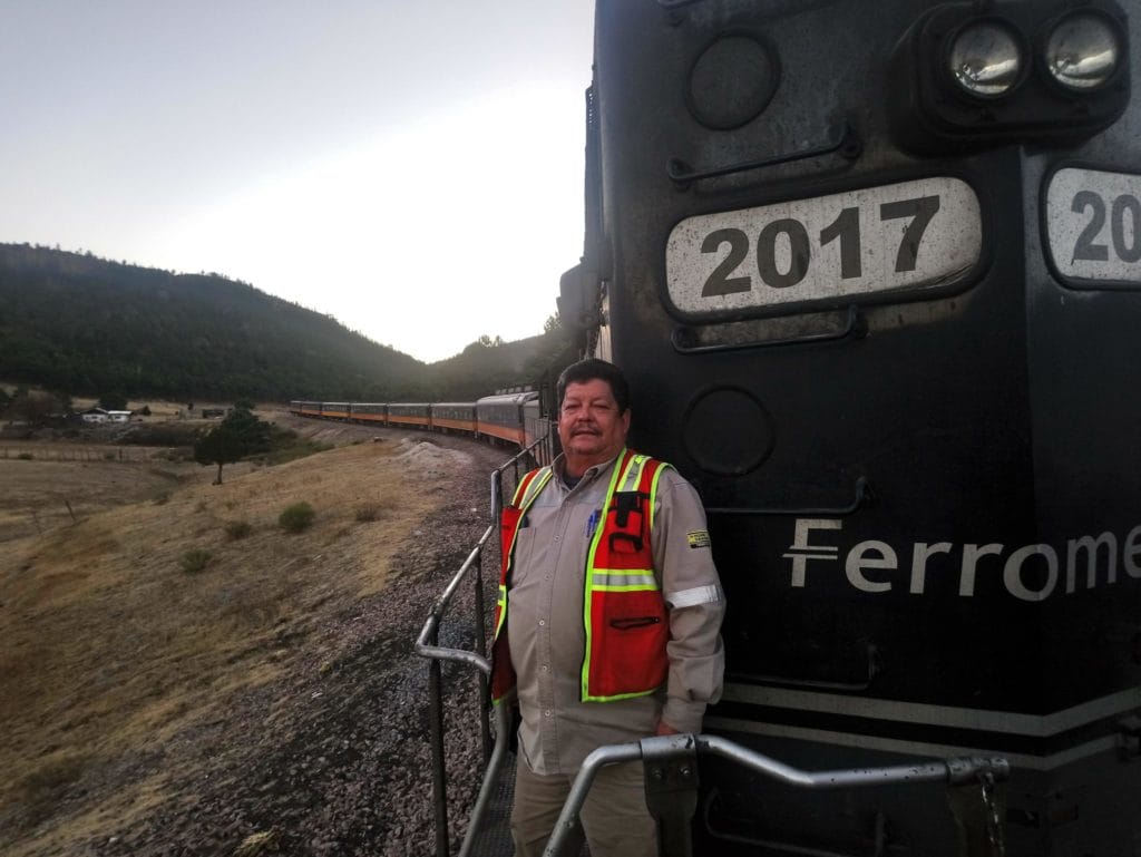 "El tren tiene alma, corazón y vida", afirma Raúl Rodrigo Trujillo Gámez, el conductor del tren Chihuahua-Pacífico (Chepe)