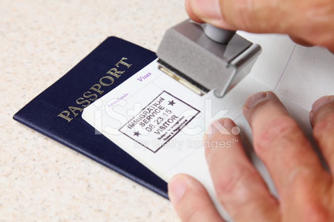 El pasaporte es uno de los documentos que no debe faltar en tu maleta.