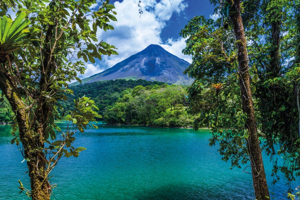 Costa Rica es uno de los países que puedes visitar sin visa, solo con tu pasaporte mexicano.