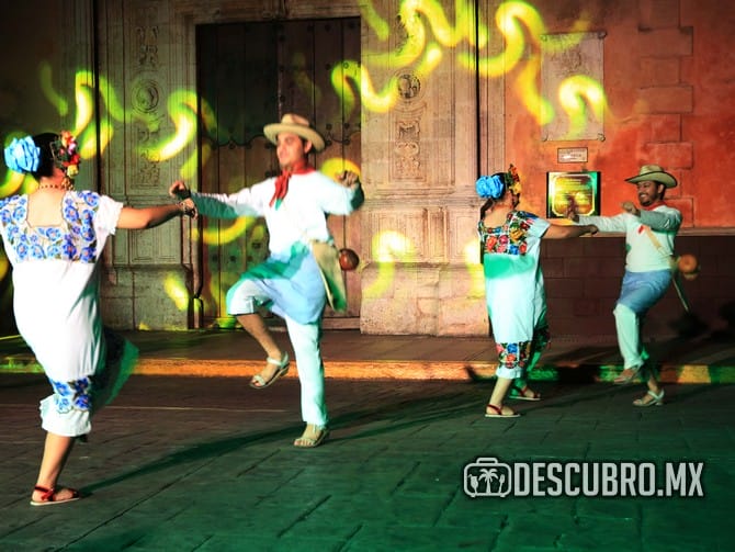 Este evento, presentado en los bajos del Palacio Municipal en calle 62 por 61 y 63, consiste en un conjunto de bailes típicos del Estado. Foto/Fernando Acosta