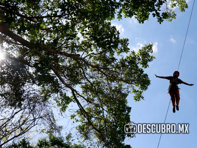 No dejes de experimentar recorrer el paisaje en la tirolesa de Tekax