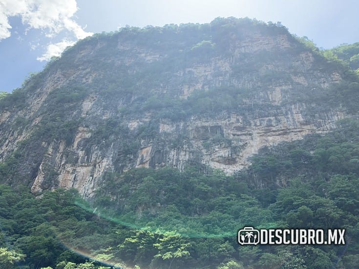 Las paredes del acantilado en su parte más alta pueden medir hasta mil metros de altura.