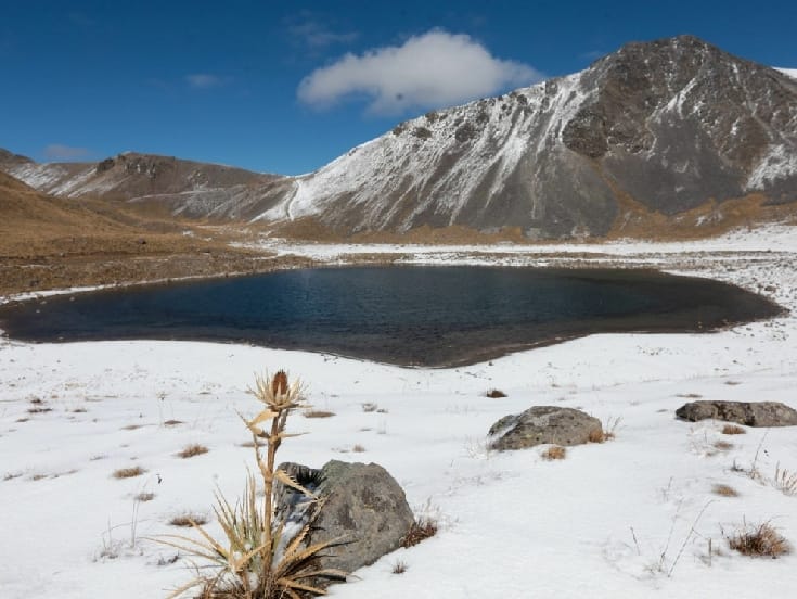 Nevado de Toluca o  Xinantécatl ("señor desnudo" en náhuatl) 