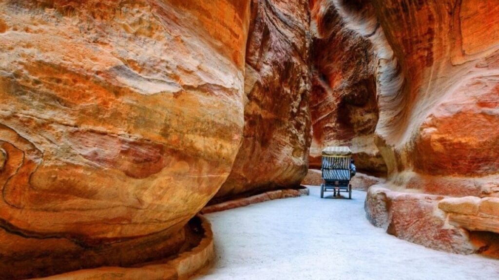 Petra es un atractivo turístico impresionante, vale la pena cada pisada adentrándose a la ciudad perdida más famosa del desierto.