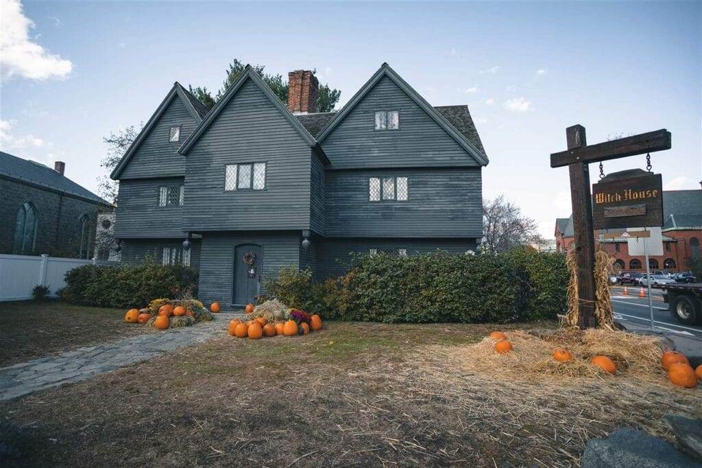 En el pueblo de Salem 19 personas fueron ahorcadas acusadas de ser brujas.
