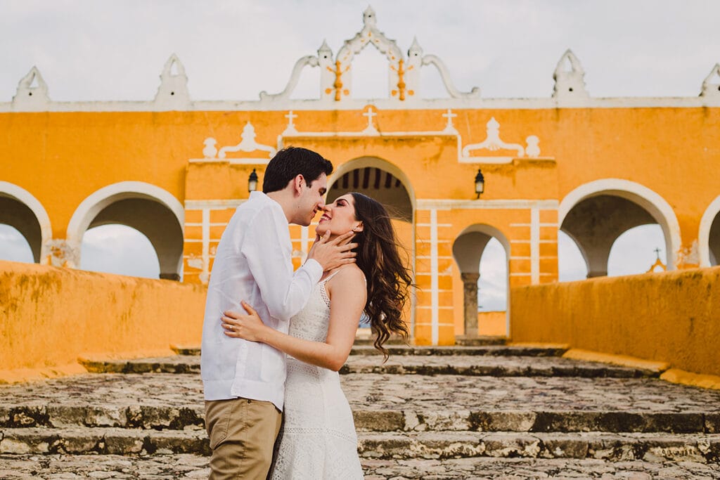 Izamal en pareja. Fotografía Aniela