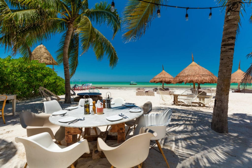 Restaurante en Holbox, una de las actividades que puedes realizar en la isla
