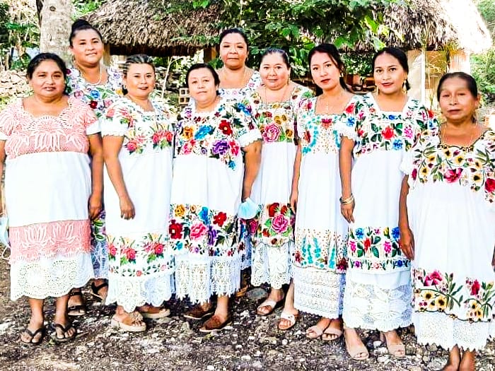 Colectivo de mujeres en Meliponario Lool Há