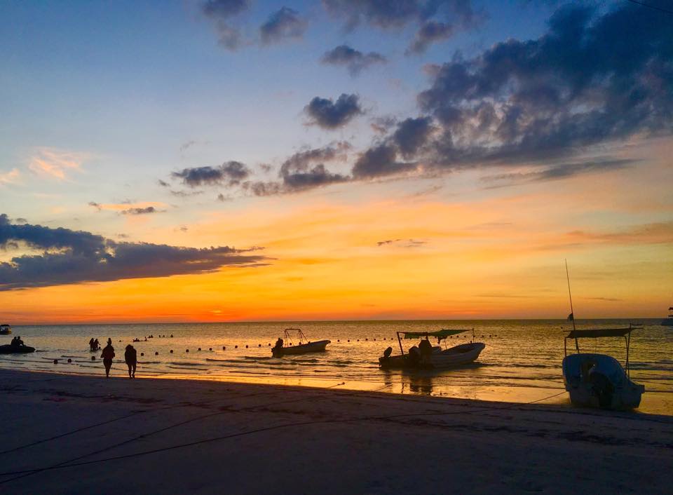 No dejes de disfrutar un atardecer en Holbox