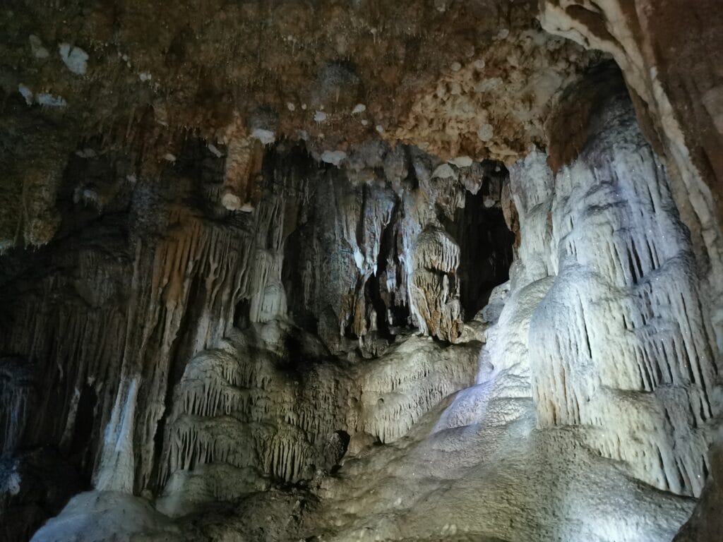 Interior de la gruta chocante, Tekax