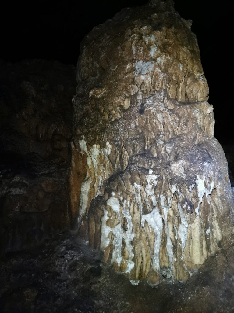 Interior de la gruta chocante en Tekax