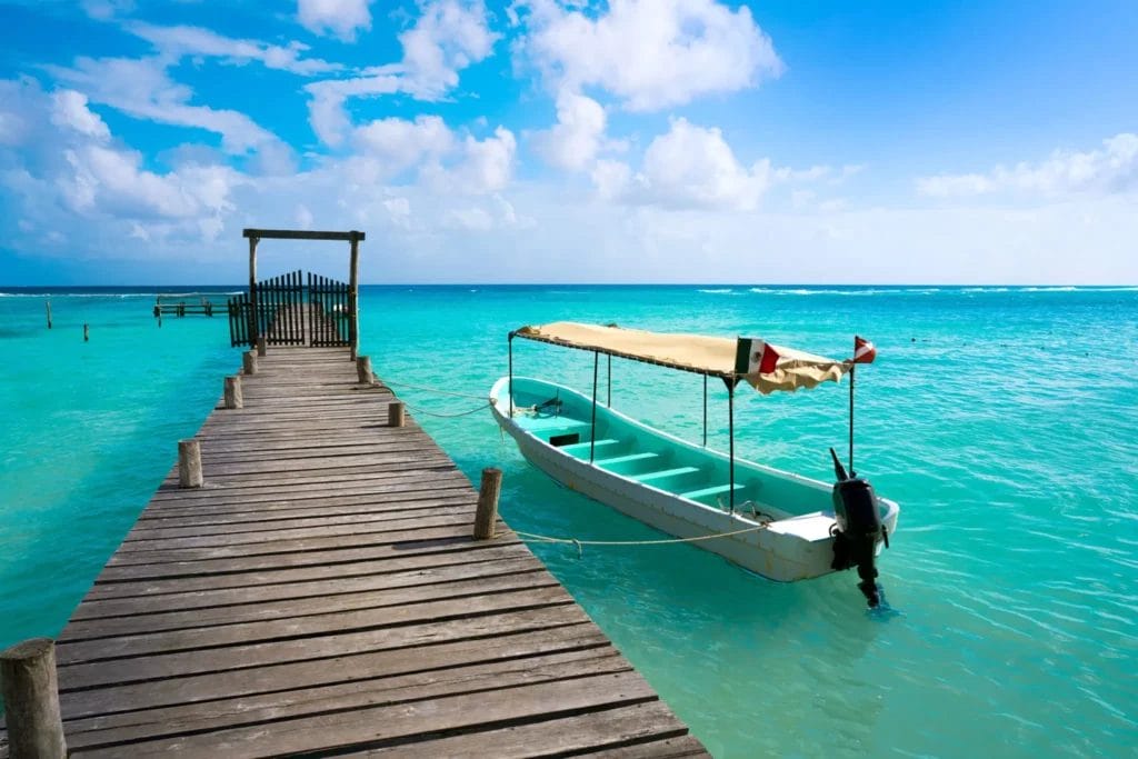 Mahahual, Quintana Roo, en una de las playas que no te puedes perder en tu viaje a la península de Yucatán 