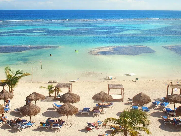 Mahahual es una de las mejores playas para descansar en la península  de Yucatán 
