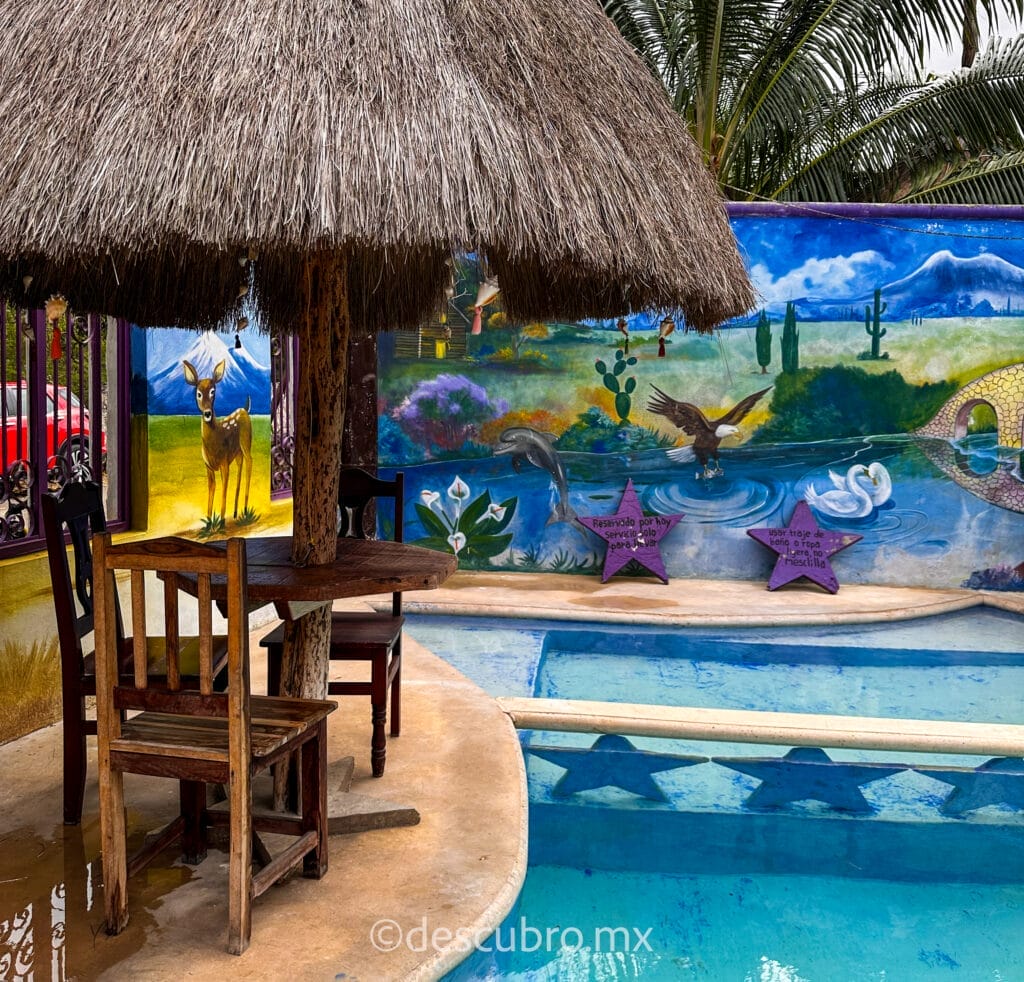 Piscinas y palapas