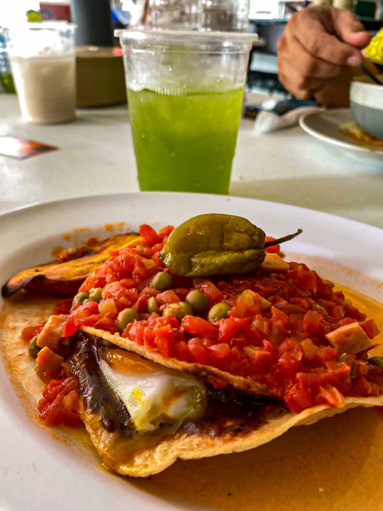 Huevos motuleños