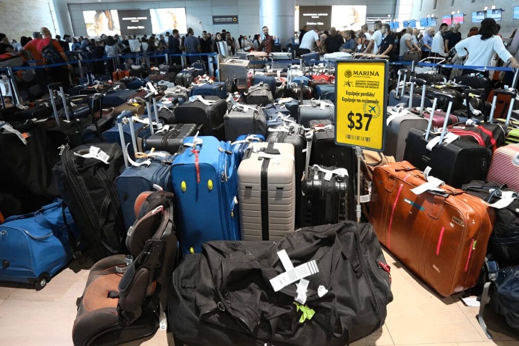 El AICM descartó que esté organizando una venta de maletas olvidadas en el aeropuerto.