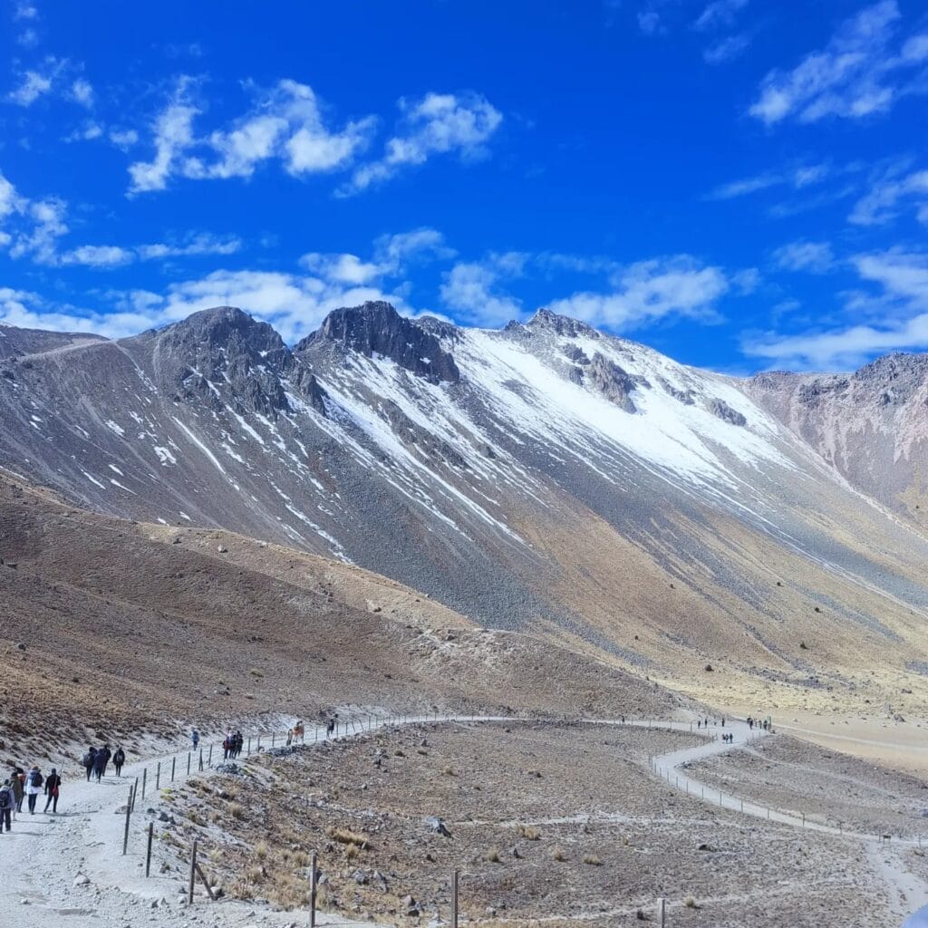 Los extraordinarios paisajes de la cumbre es de as razones para no perderte la visita al Nevado de Toluca