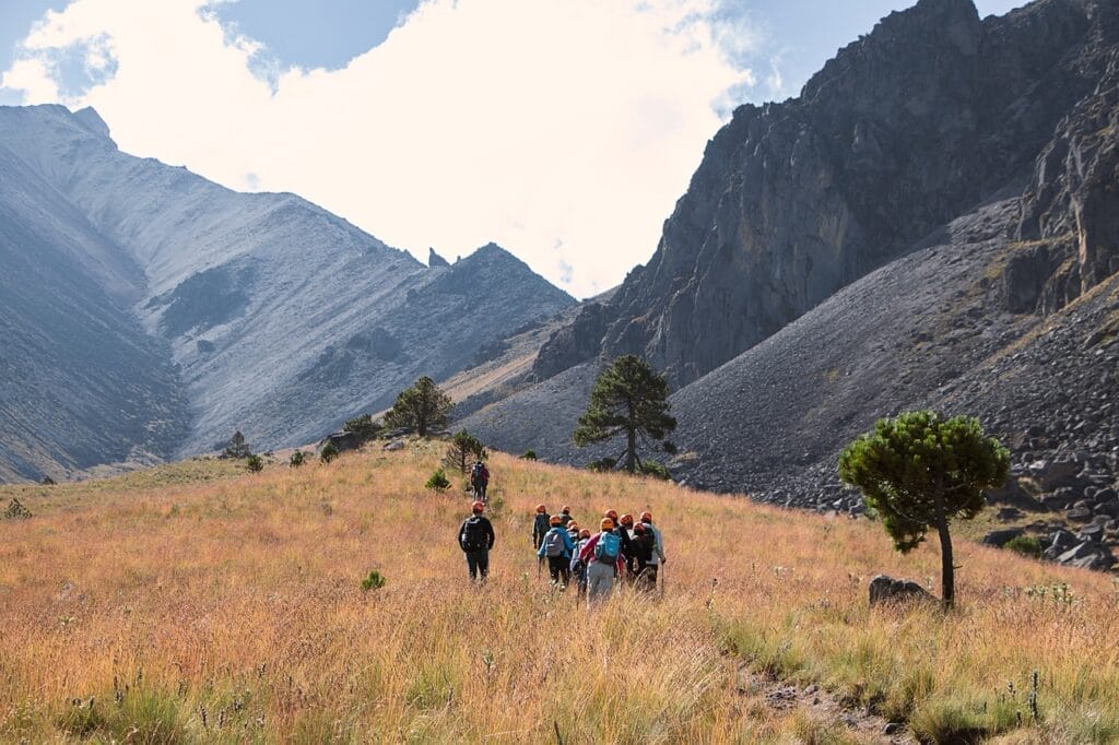 El senderismo es una de las actividades que puedes realizar en tu paseo por el Nevado de Toluca. Foto: Pixabay.