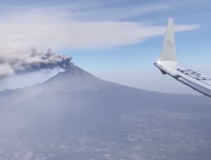 conoce los riesgos de la caída de ceniza al volar cerca del volcán Popocatépetl