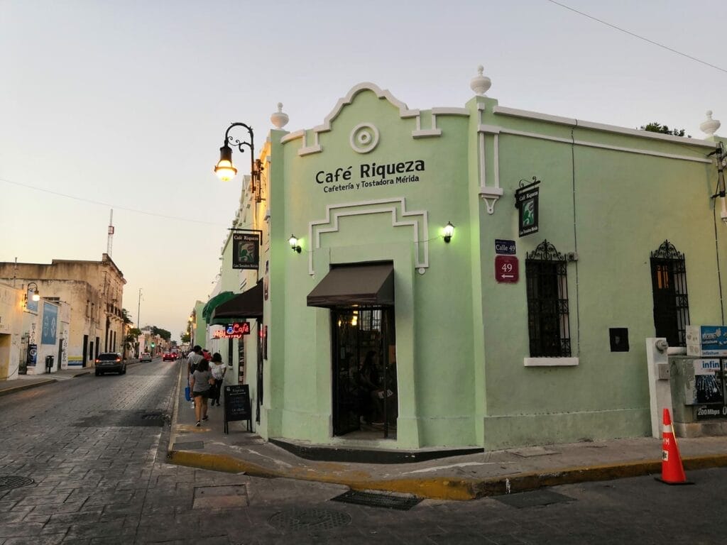 El Café Riqueza es un lugar único y muy típico del centro histórico de Mérida