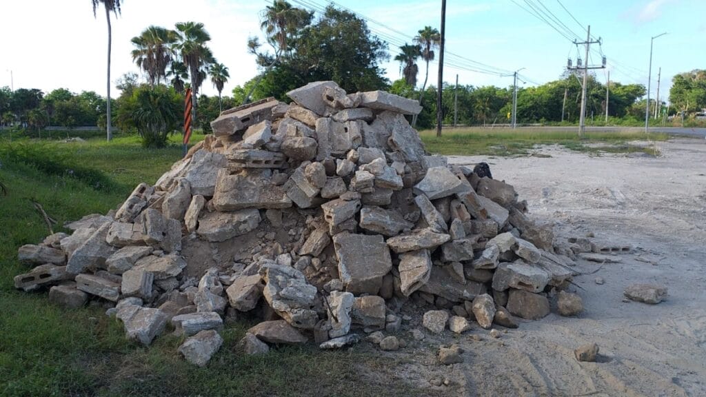 Derrumban casa de Aluxes en Cancún. Imagen Pedro Canc 