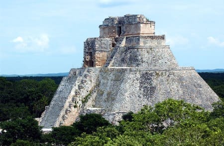 La Pirámide del adivino es considerado como el principal atractivo de la zona arqueológica de Uxmal 