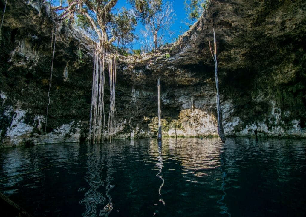 Conoce los detalles del Cenote Noh-Mozón, uno de los más bellos de Yucatán 