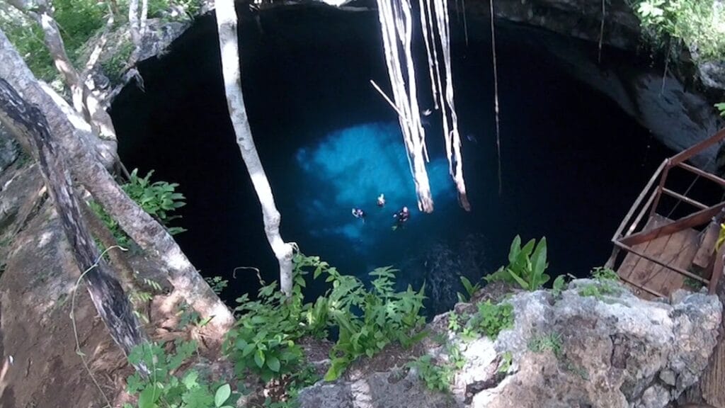 Cenote Noh-Mozón, Pyxia, uno de los mas  bonitos y visitados en Yucatán 