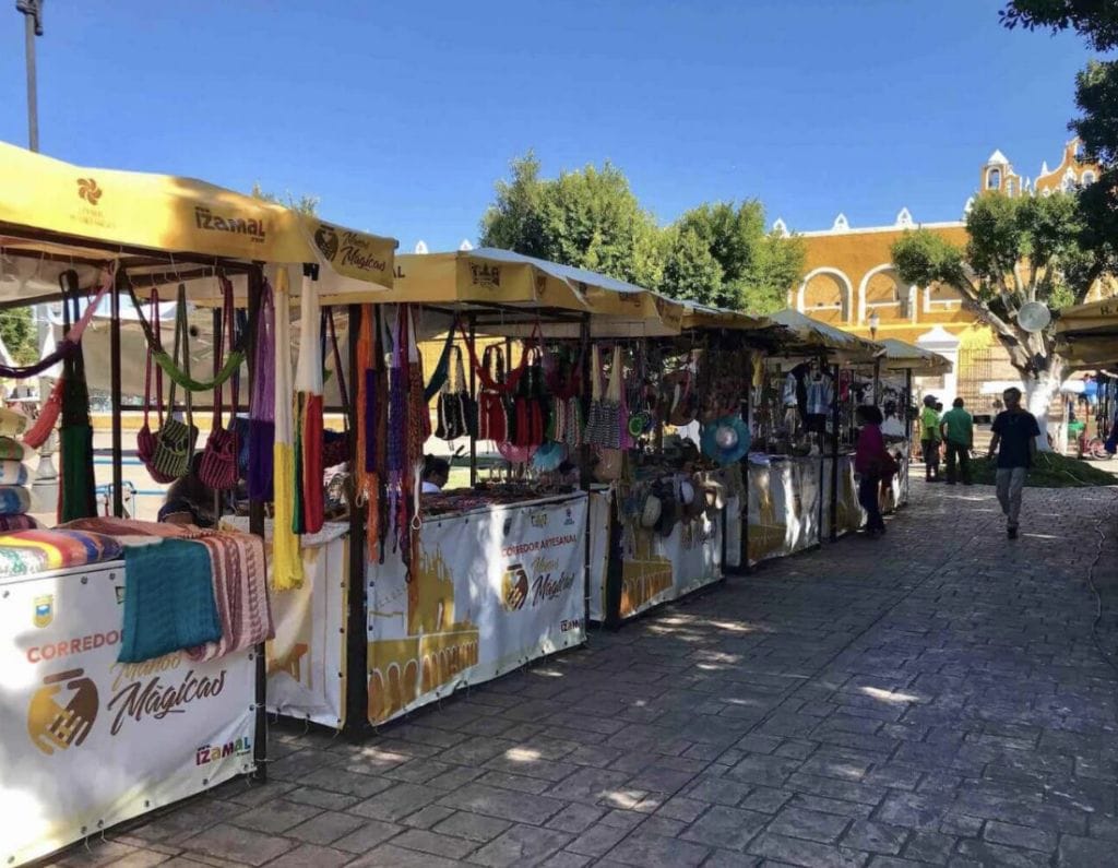 En Izamal podrás encontrarte con varios talleres artesanales en los que podrás observar la riqueza cultural de esta ciudad
