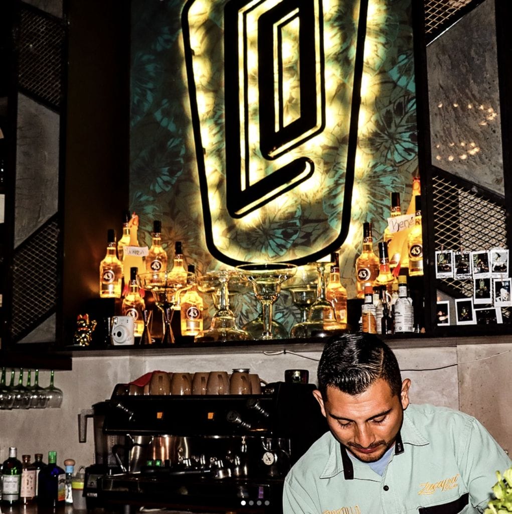 Corajillo bar toma su nombre de la legendaria bebida de café y licor 47 para convertirlo en un mood relajado