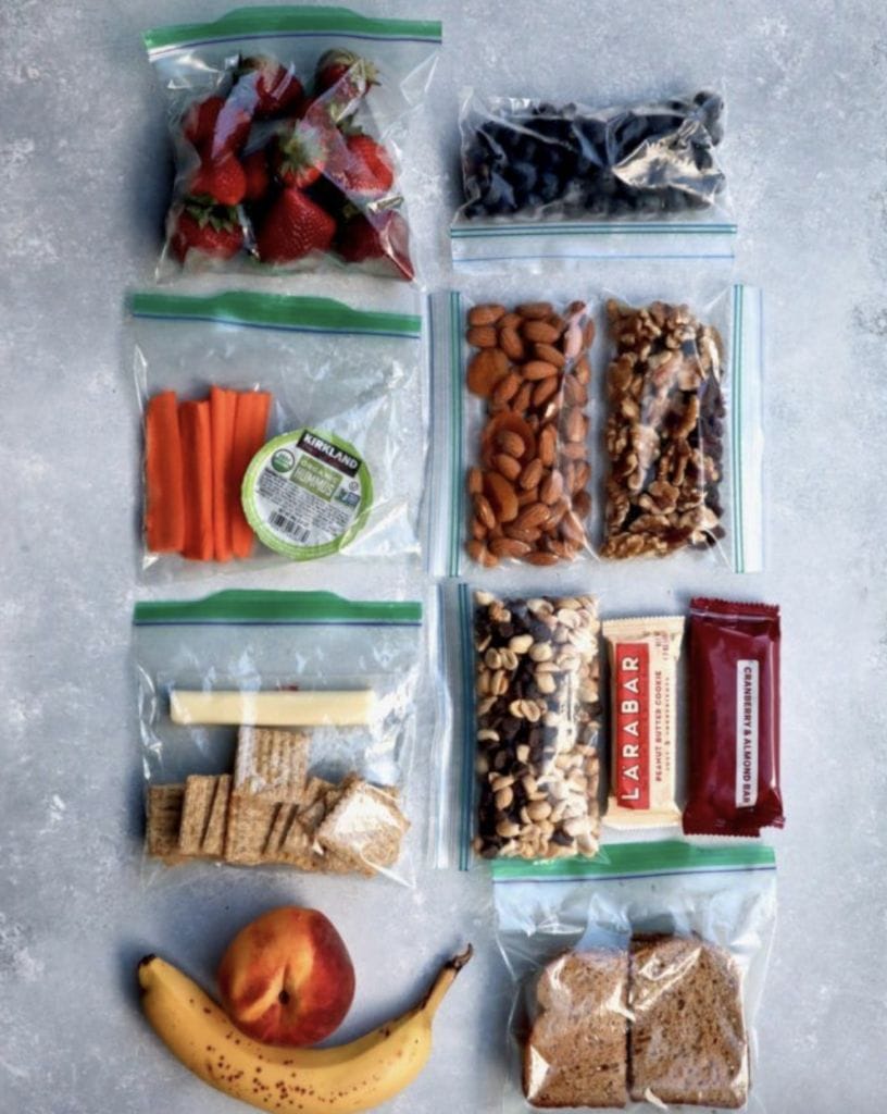 Las semillas y los frutos secos son parte de los alimentos que puedes llevar en tu equipaje de mano y subirlo contigo en la cabina del avión 
