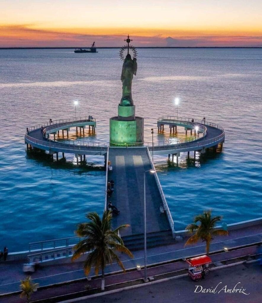 La estatua “Stella Maris” un monumento de la virgen del Carmen la cual mide 12 metros y está colocada sobre el Mar a 25 metros de altura