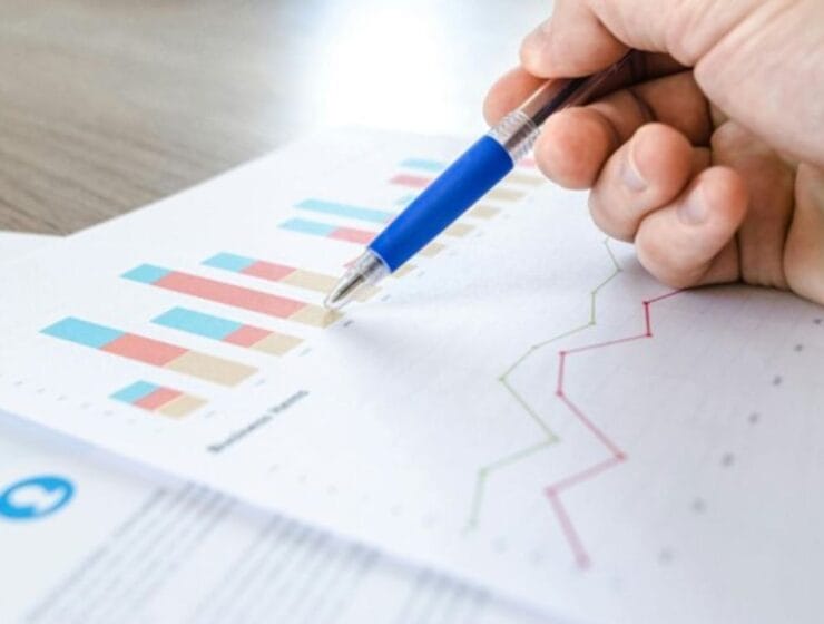 Gráficos y estadísticas mostrando el análisis de datos en el deporte profesional